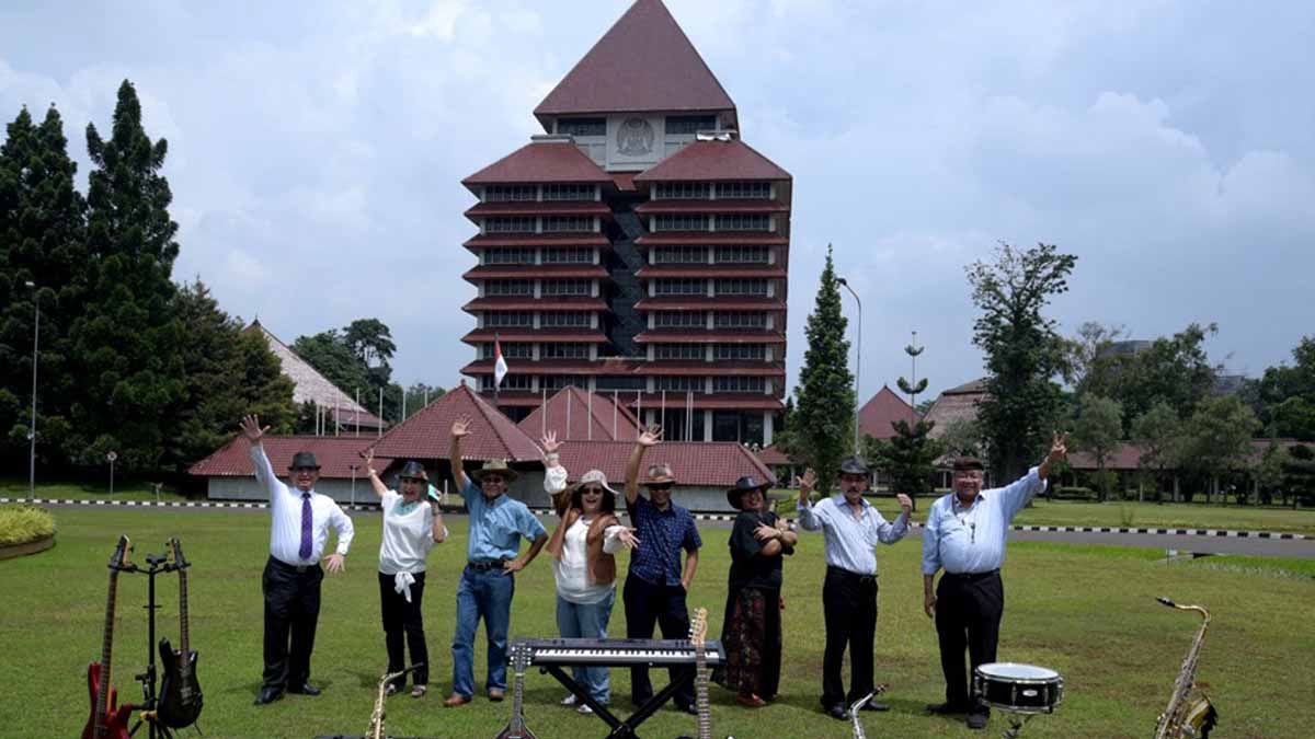 Lebih dari Sekadar Dosen, Kenalan dengan The Professor Band!